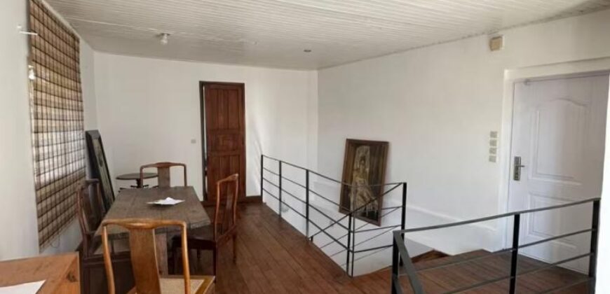 À louer une villa meublée T3 située en plein centre avec vue sur Ambohijatovo Ambony