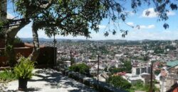 À louer une villa meublée T3 située en plein centre avec vue sur Ambohijatovo Ambony