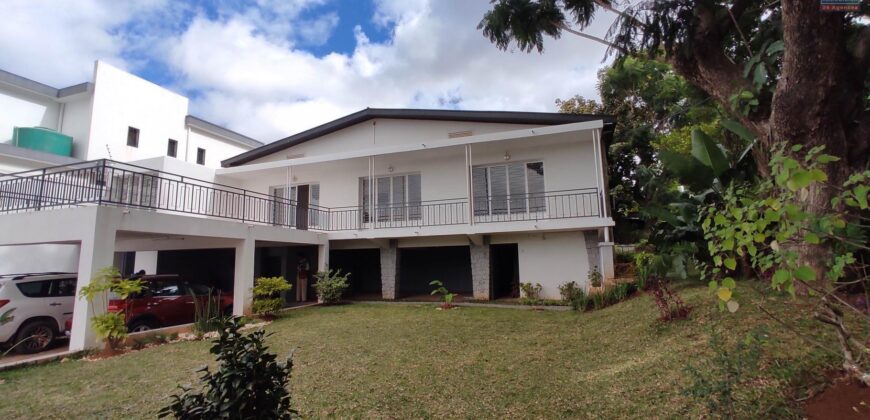 Location d’une vaste villa T5 située dans le quartier résidentiel et paisible d’Androhibe