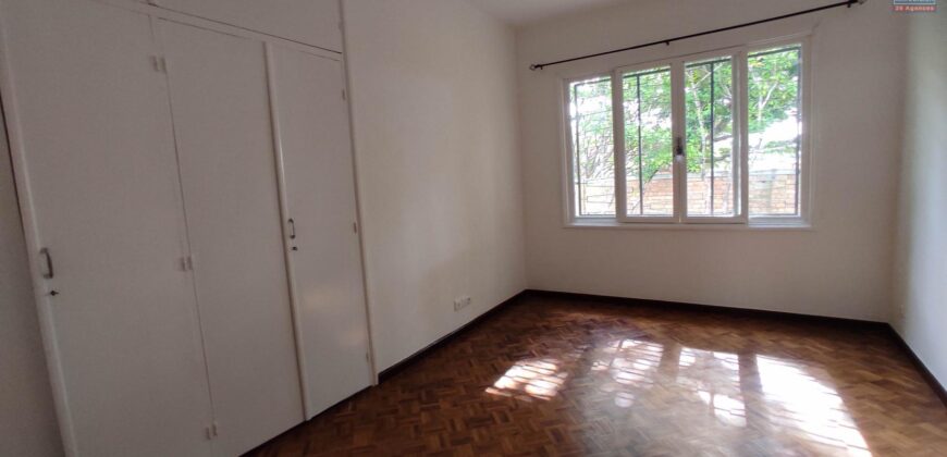 Location d’une vaste villa T5 située dans le quartier résidentiel et paisible d’Androhibe