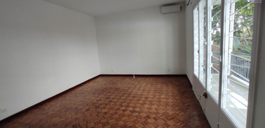 Location d’une vaste villa T5 située dans le quartier résidentiel et paisible d’Androhibe