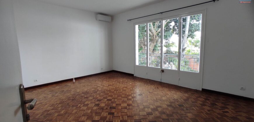 Location d’une vaste villa T5 située dans le quartier résidentiel et paisible d’Androhibe