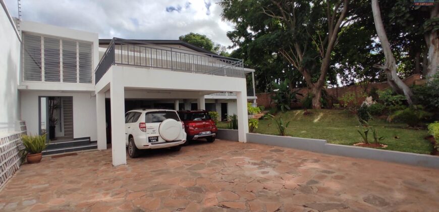 Location d’une vaste villa T5 située dans le quartier résidentiel et paisible d’Androhibe