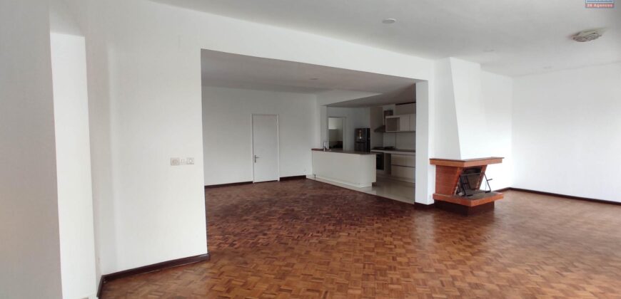 Location d’une vaste villa T5 située dans le quartier résidentiel et paisible d’Androhibe