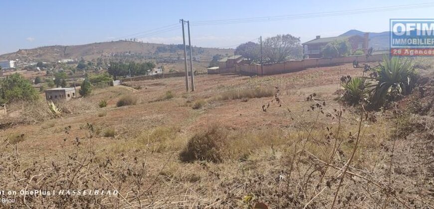 À vendre un vaste terrain de 14440 m2 situé à Andakana Ambohidratrimo