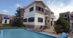 À louer à Amoronkona : Villa T6 meublée et équipée avec piscine et grand jardin