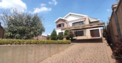 À louer à Amoronkona : Villa T6 meublée et équipée avec piscine et grand jardin