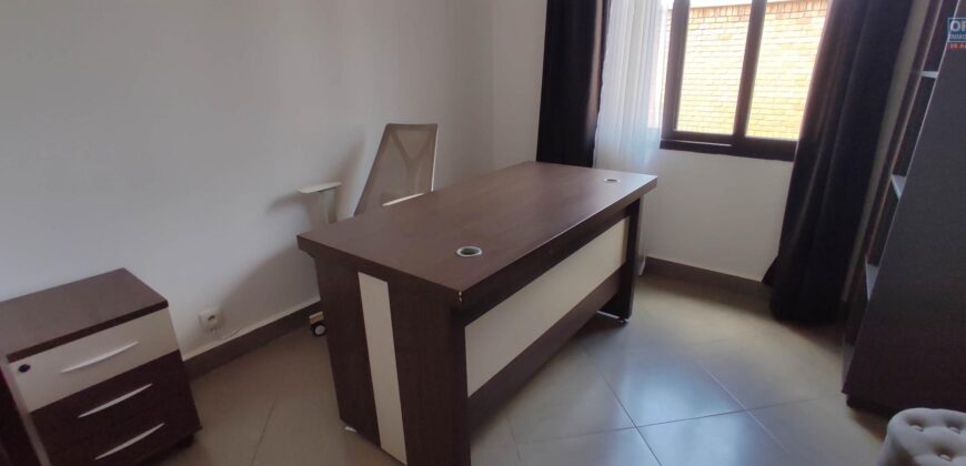 À louer à Amoronkona : Villa T6 meublée et équipée avec piscine et grand jardin