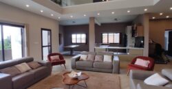 À louer à Amoronkona : Villa T6 meublée et équipée avec piscine et grand jardin