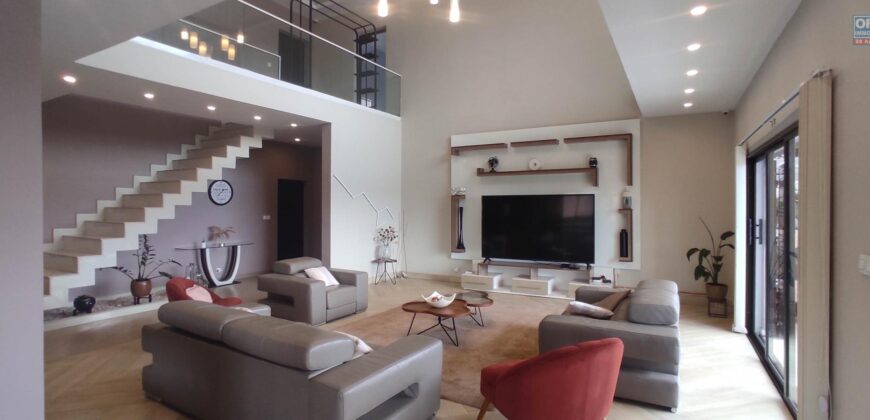 À louer à Amoronkona : Villa T6 meublée et équipée avec piscine et grand jardin