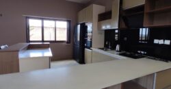 À louer à Amoronkona : Villa T6 meublée et équipée avec piscine et grand jardin