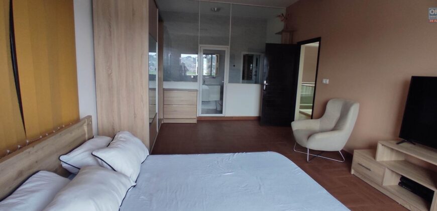 À louer à Amoronkona : Villa T6 meublée et équipée avec piscine et grand jardin