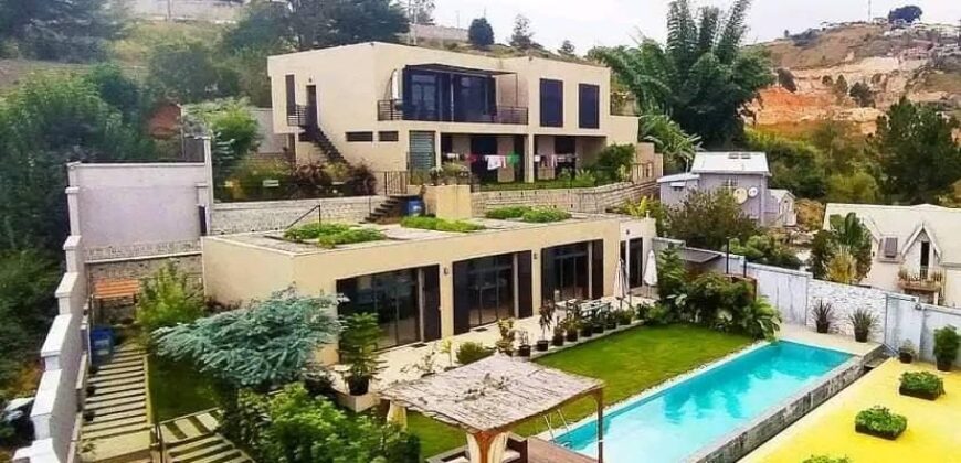Location d’une magnifique villa F5 meublée avec piscine située dans une petite résidence à Ambatobe
