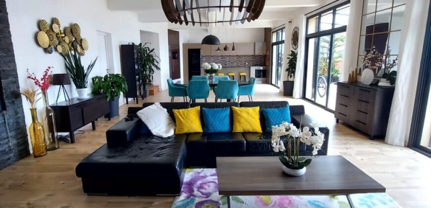 Location d’une magnifique villa F5 meublée avec piscine située dans une petite résidence à Ambatobe