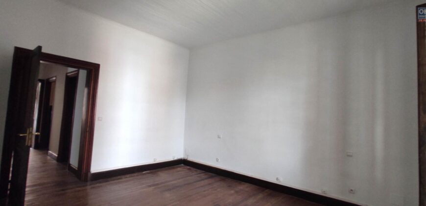 À louer une superbe villa F8 sur un terrain de 1500m2 située en plein centre-ville à Ankadifotsy Ambatomitsangana