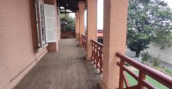 À louer une superbe villa F8 sur un terrain de 1500m2 située en plein centre-ville à Ankadifotsy Ambatomitsangana
