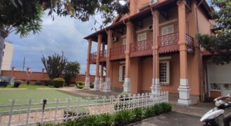 À louer une superbe villa F8 sur un terrain de 1500m2 située en plein centre-ville à Ankadifotsy Ambatomitsangana