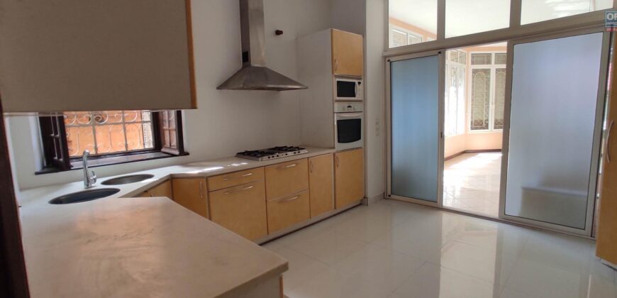 À louer une superbe villa F8 sur un terrain de 1500m2 située en plein centre-ville à Ankadifotsy Ambatomitsangana