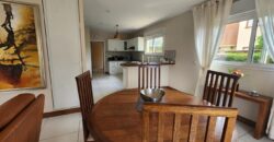 À louer villa T6 meublée de standing F6 avec piscine, située à Mandrosoa Ivato,