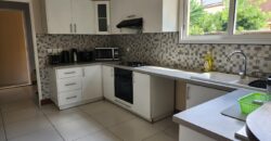 À louer villa T6 meublée de standing F6 avec piscine, située à Mandrosoa Ivato,