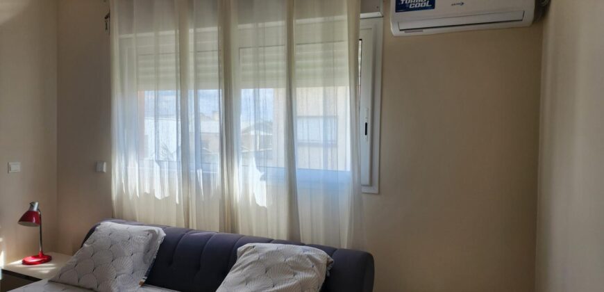 À louer villa T6 meublée de standing F6 avec piscine, située à Mandrosoa Ivato,