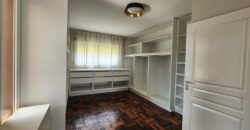 À louer villa T6 meublée de standing F6 avec piscine, située à Mandrosoa Ivato,