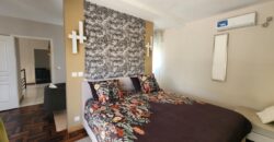 À louer villa T6 meublée de standing F6 avec piscine, située à Mandrosoa Ivato,