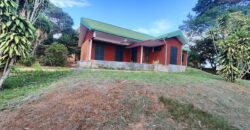 En location maison de plain-pied de type F5 sur un terrain arboré de 1200 m2 située à Talatamaty