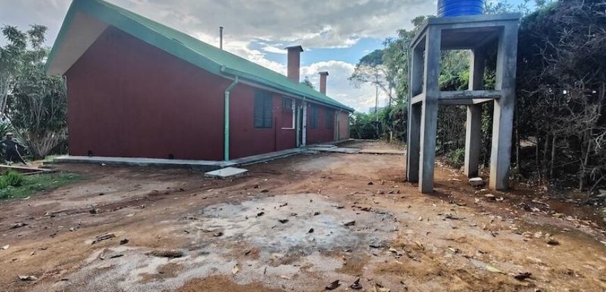 En location maison de plain-pied de type F5 sur un terrain arboré de 1200 m2 située à Talatamaty