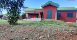 En location maison de plain-pied de type F5 sur un terrain arboré de 1200 m2 située à Talatamaty