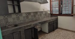 En location maison de plain-pied de type F5 sur un terrain arboré de 1200 m2 située à Talatamaty