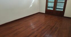 En location maison de plain-pied de type F5 sur un terrain arboré de 1200 m2 située à Talatamaty