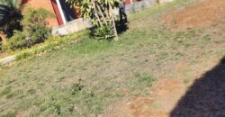 En location maison de plain-pied de type F5 sur un terrain arboré de 1200 m2 située à Talatamaty