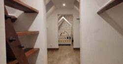 À louer un appartement T2 meublé en duplex situé dans un secteur très recherché à Isoaraka