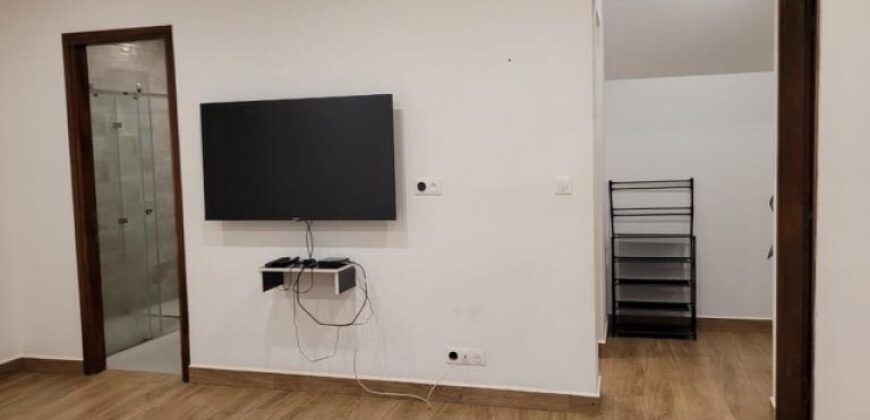 À louer un appartement T2 meublé en duplex situé dans un secteur très recherché à Isoaraka