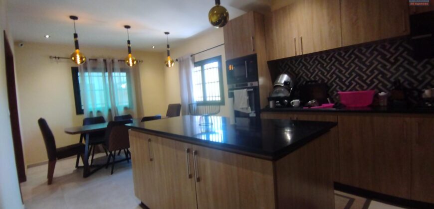 À vendre villa moderne F6 meublée + studio et maison F3 à rénover à Ambohibao