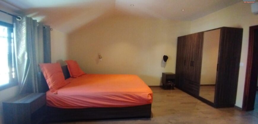 À vendre villa moderne F6 meublée + studio et maison F3 à rénover à Ambohibao