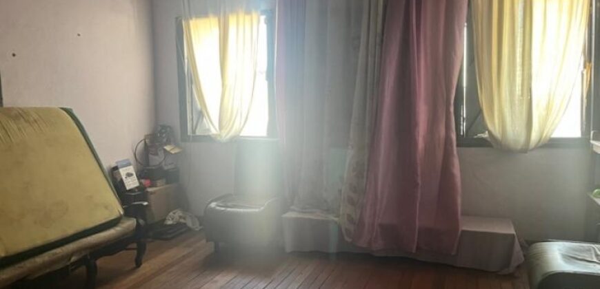 En vente une maison ancienne de type F5 implantée sur un terrain de 223 m² à Isoraka