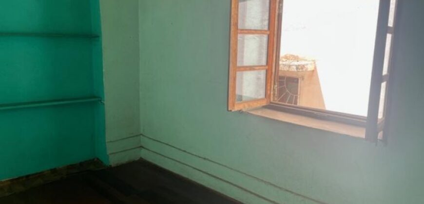 En vente une maison ancienne de type F5 implantée sur un terrain de 223 m² à Isoraka