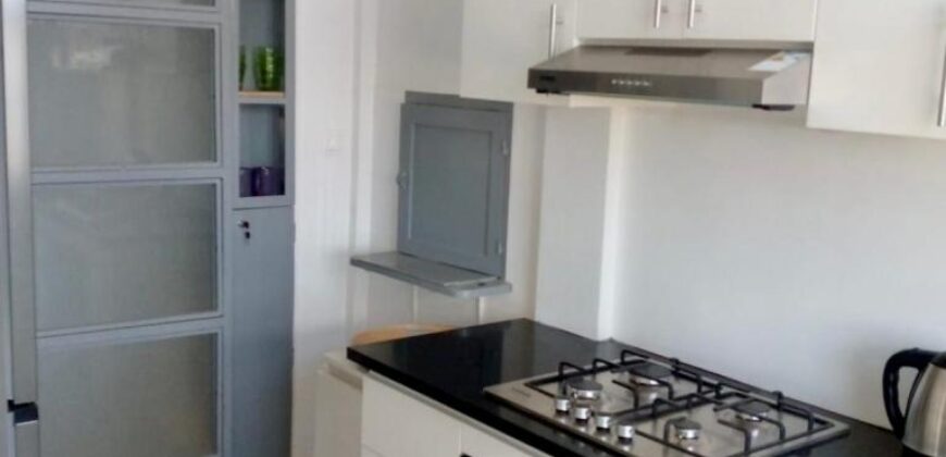 À vendre villa meublée de type F4 située en plein centre-ville à Ambohijatovo Ambony