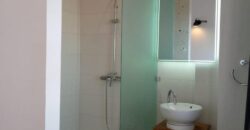 À vendre villa meublée de type F4 située en plein centre-ville à Ambohijatovo Ambony