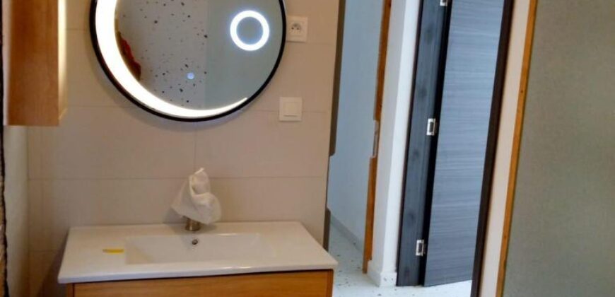 À vendre villa meublée de type F4 située en plein centre-ville à Ambohijatovo Ambony