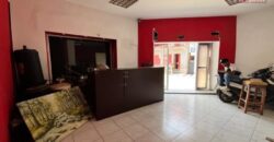 À louer local commercial sur 2 niveaux situé en bord de route à Isoraka