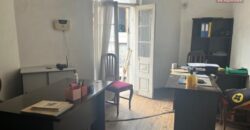 À louer local commercial sur 2 niveaux situé en bord de route à Isoraka