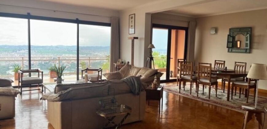 En vente spacieux appartement T3 de 140 m² situé sur la Haute Ville à Ambohimitsimbina