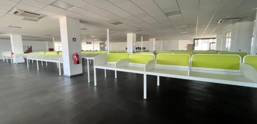 À louer 4 bureaux professionnels de 1 000 m² chacun répartis sur 4 niveaux à Alarobia