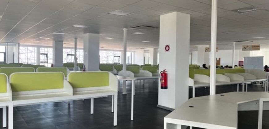 À louer 4 bureaux professionnels de 1 000 m² chacun répartis sur 4 niveaux à Alarobia
