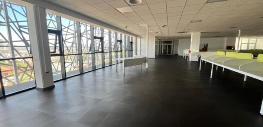 À louer 4 bureaux professionnels de 1 000 m² chacun répartis sur 4 niveaux à Alarobia