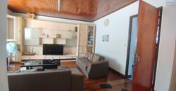 À louer une maison T6 située en bord de route principale à Nanisana