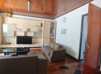 À louer une maison T6 située en bord de route principale à Nanisana